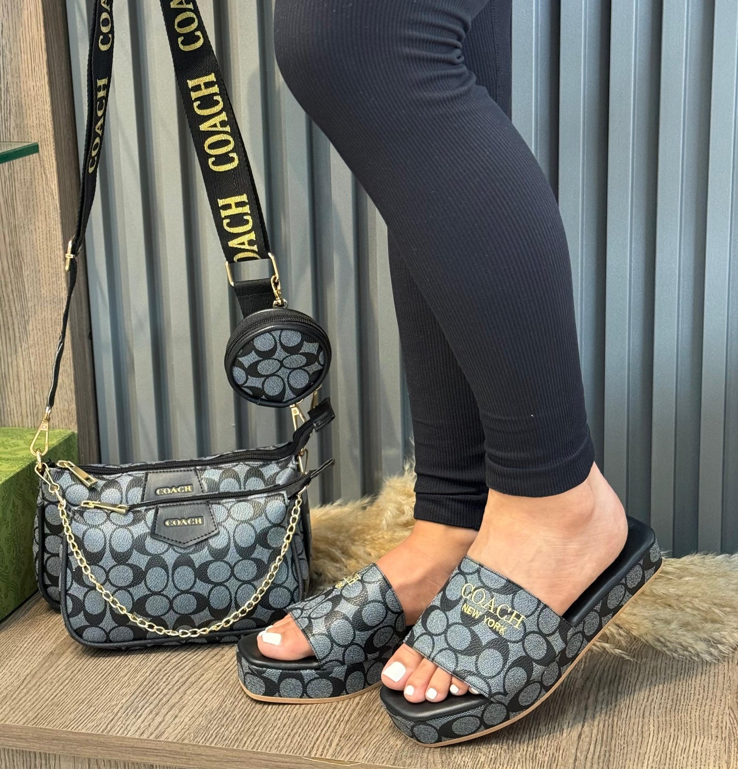 COMBO DE BOLSO + SANDALIAS COACH