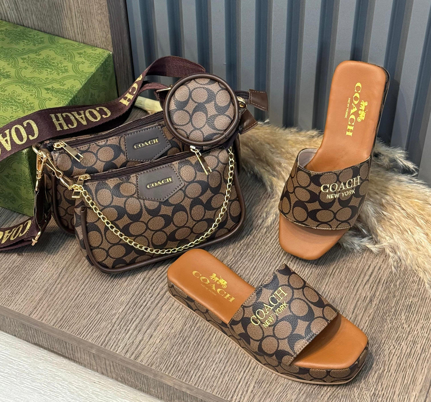 COMBO DE BOLSO + SANDALIAS COACH