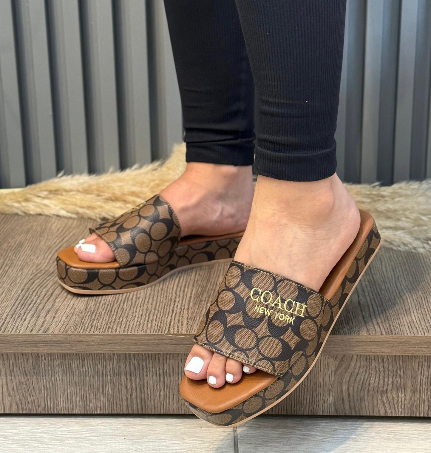 COMBO DE BOLSO + SANDALIAS COACH